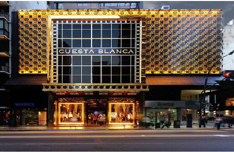 屏山门头设计与商业空间的纽带。