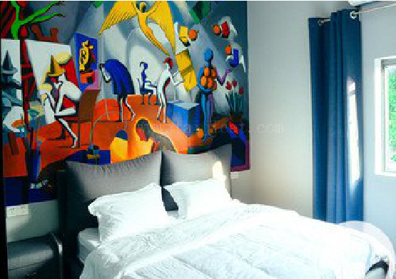 屏山对于酒店的墙体彩绘而言更注重哪些方面？